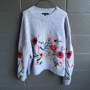 Romeo + Juliet Boxy Embroidered Sweater Size L